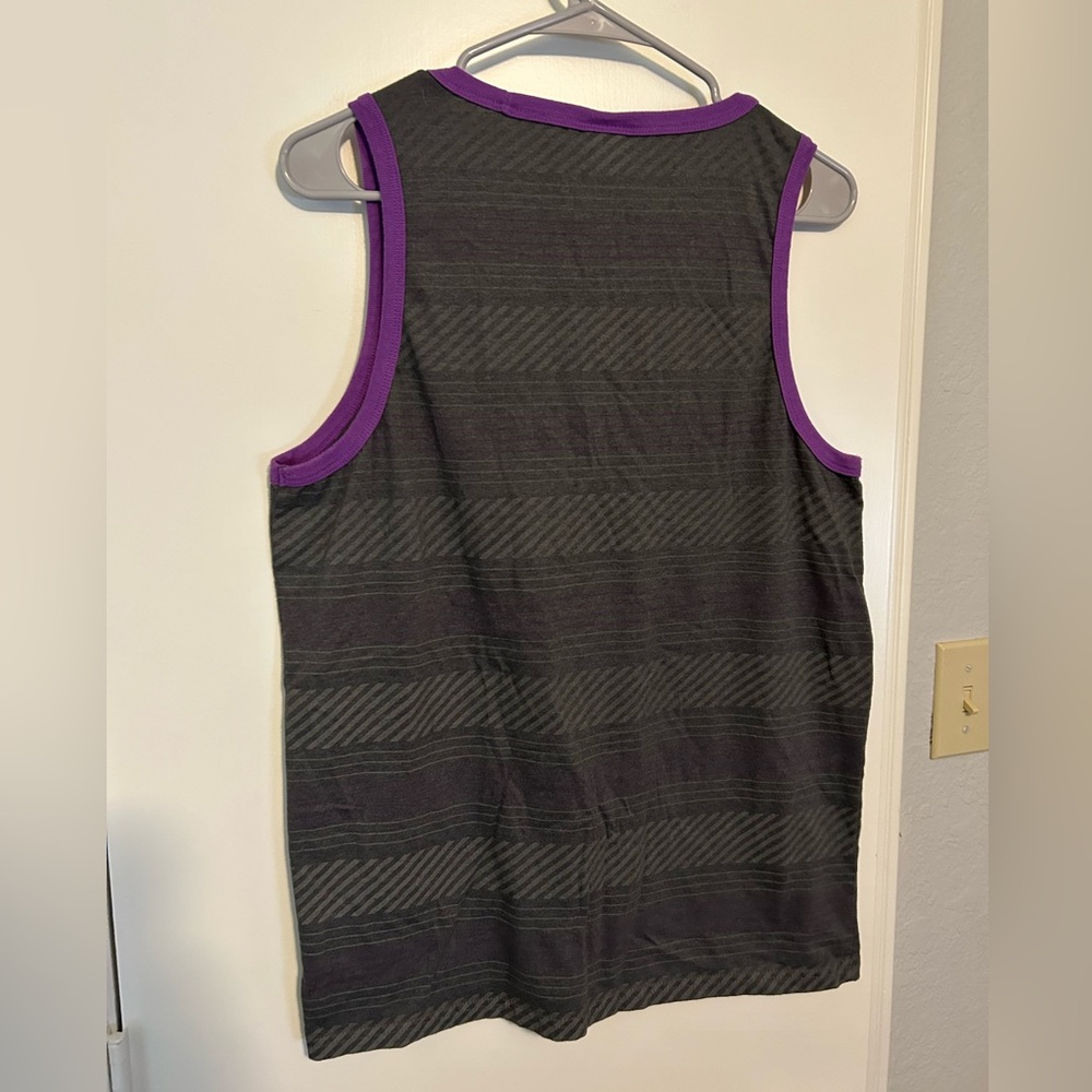 DC Tank Top With Front Pocket - Picture 3 of 4